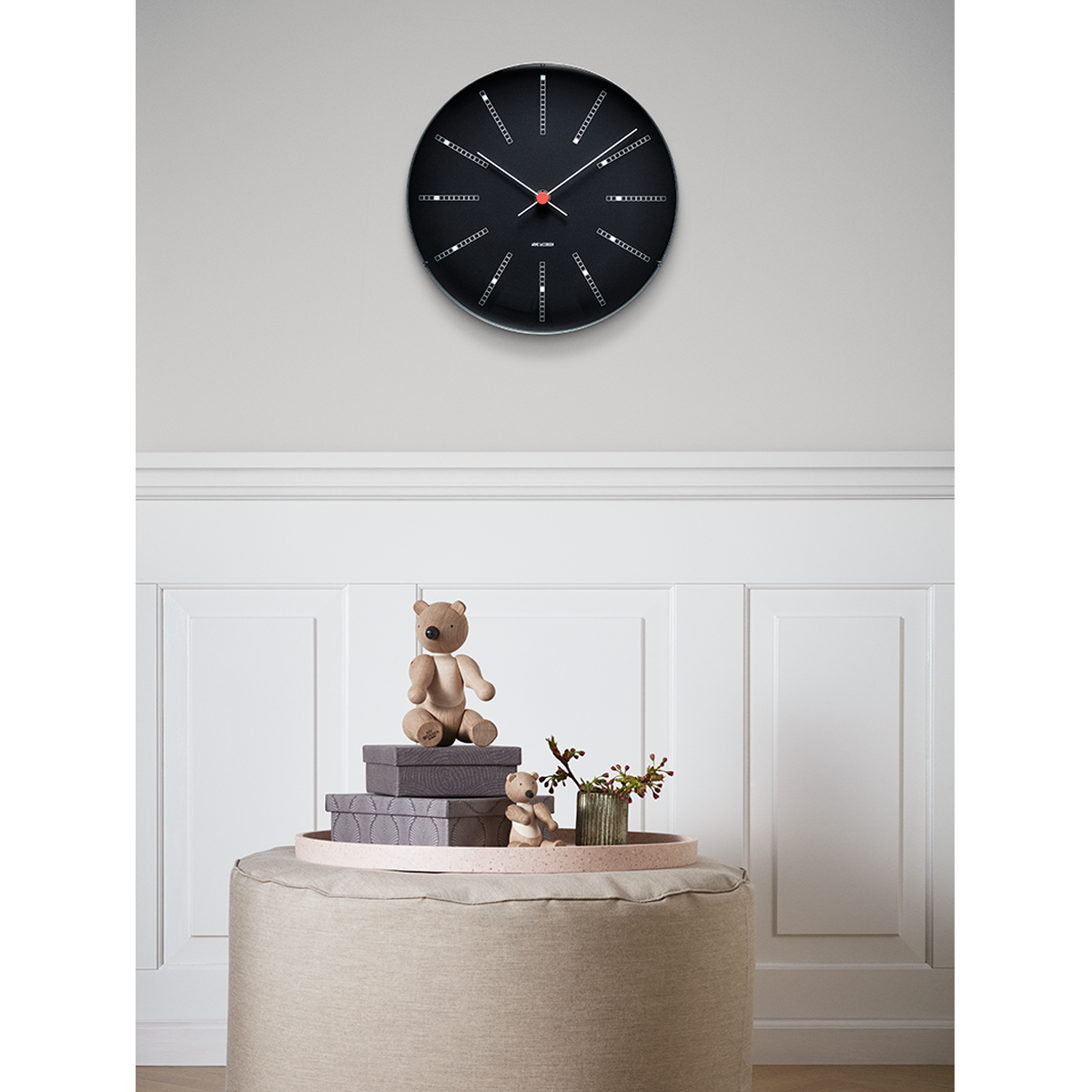 bankers-wall-clock-oe21-black-arne-jacobsen-wall-1500x1500-1