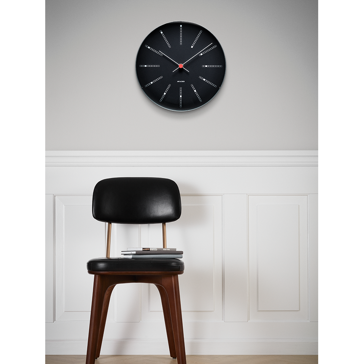 bankers-wall-clock-oe21-black-arne-jacobsen-wall-1500x1500-2